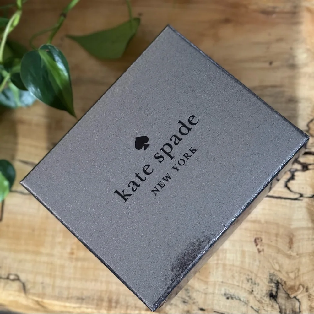 NIB ♠️ Kate Spade ♠️ Kenzie Saffiano Patent Slim Cardholder - Black and Gold